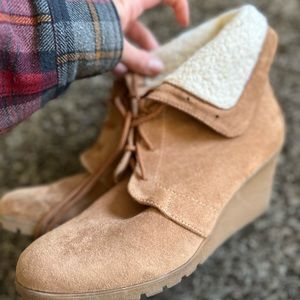 Náutica women’s 10 tan suede fleece lined wedge heel boots great condition
